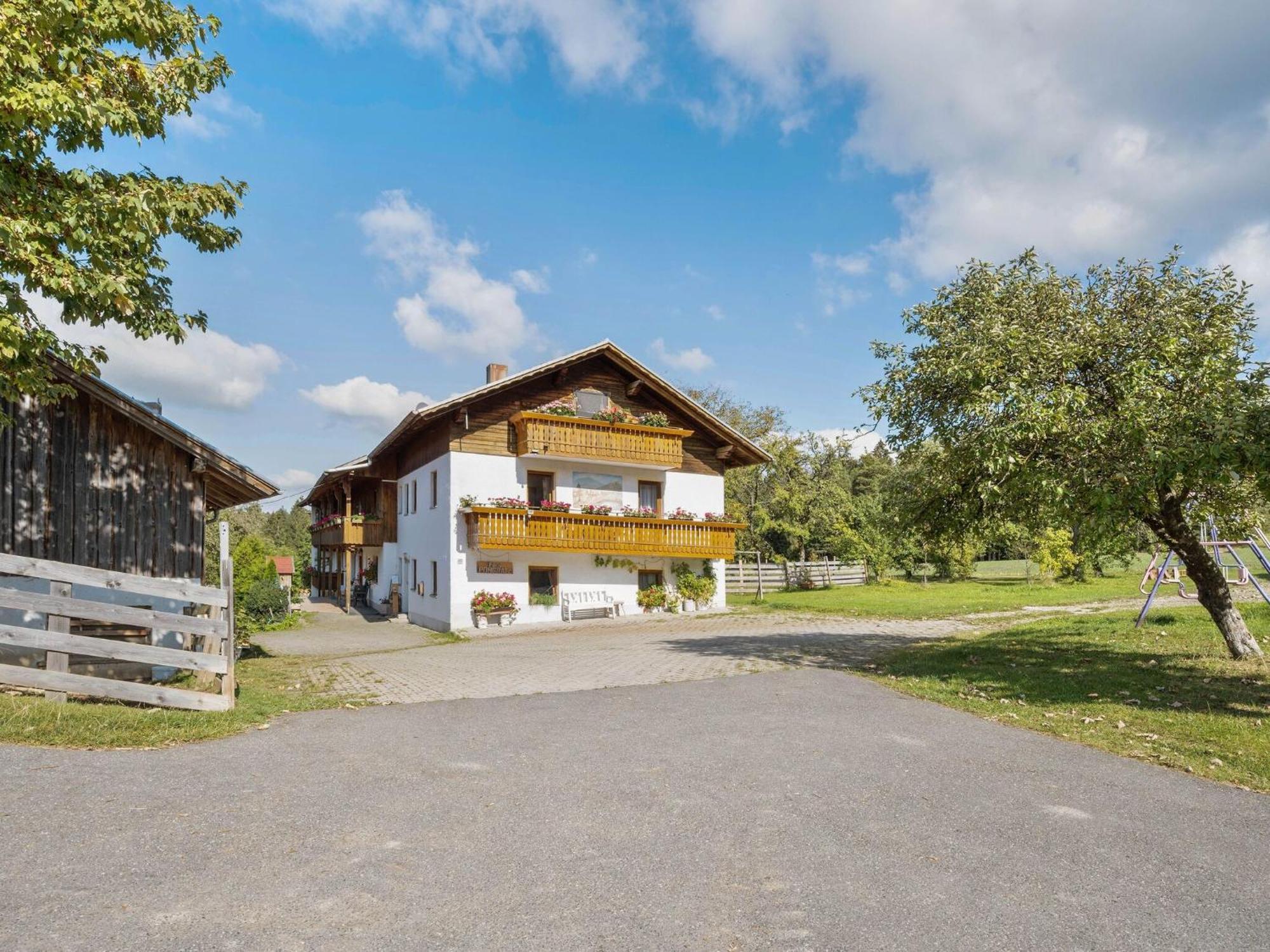 Apartment On A Farm Near The Ski Area Neukirchen beim Heiligen Blut Bagian luar foto
